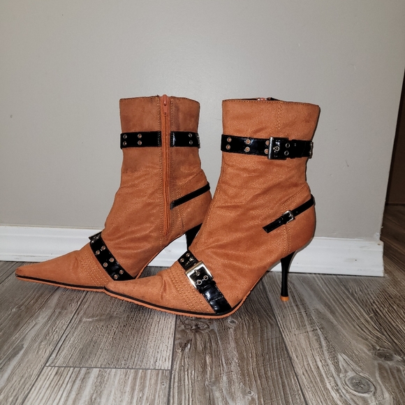 Two Lips sz 9 orange with black pleather straps with working buckles. - Picture 3 of 3